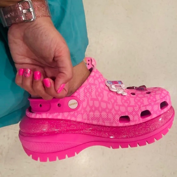SOLD Crocs Barbie™ The Movie Mega Crush Clogs pink glitter platforms size 9 NWT - Picture 11 of 17